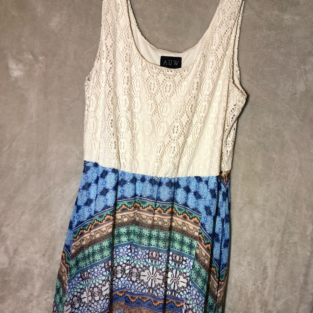 Sleeveless, scoop-neck dress